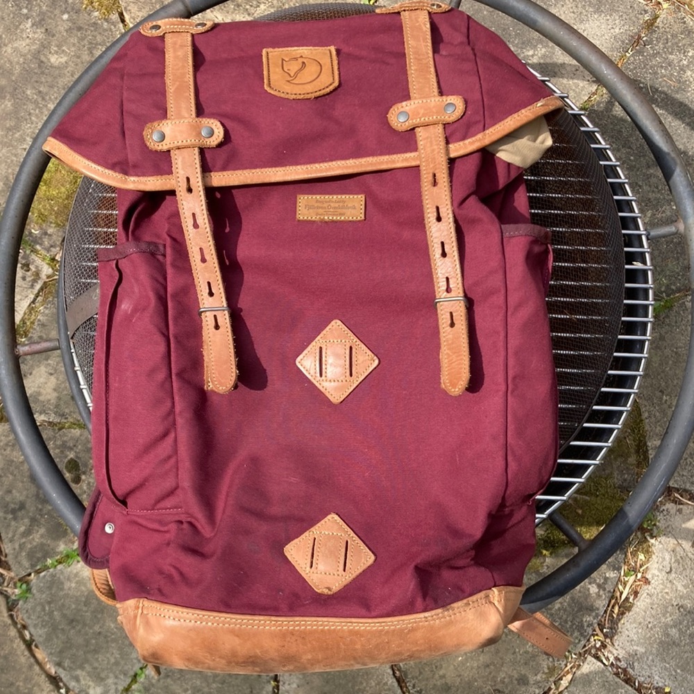 Fjallraven rucksack (maroon)